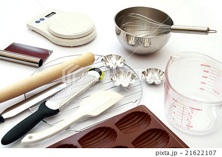たくさんの製菓用の調理器具 たくさんの製菓用の調理器具 21622107