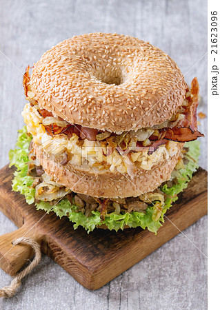 Bagels with bacon and beef Bagels with bacon and beef 21623096