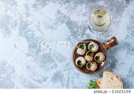 Ready to eat Escargots de Bourgogne snails 21623159