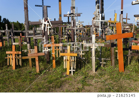 wooden crosses.  close-up   21625145