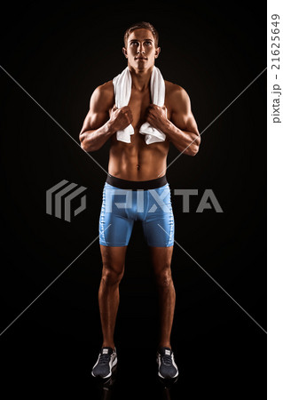 Young sporty well formed man Young sporty well formed man 21625649