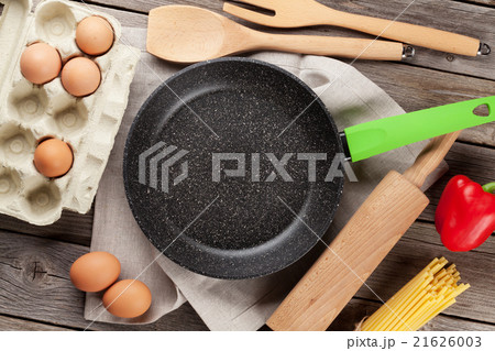 Cooking utensils and ingredients 21626003