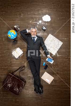 Top view photo of senior businessman on wooden Top view photo of senior businessman on wooden 21627012