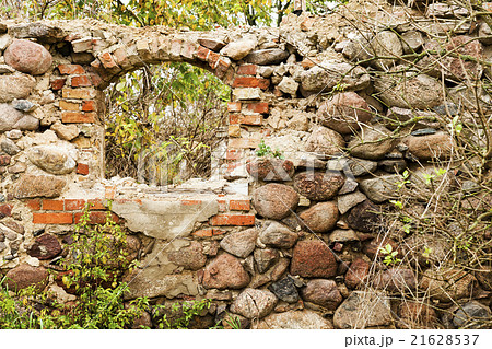 the ruins of an old building   21628537