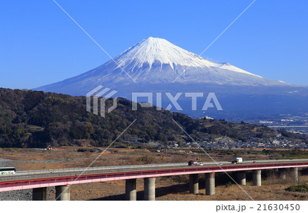 富士山と東名高速道路 青空の写真素材