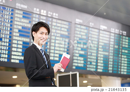 出発時間を待つビジネスマン 21643135