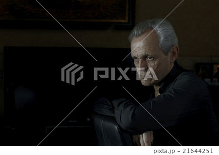 Elderly man - portrait in dark tones Elderly man - portrait in dark tones 21644251