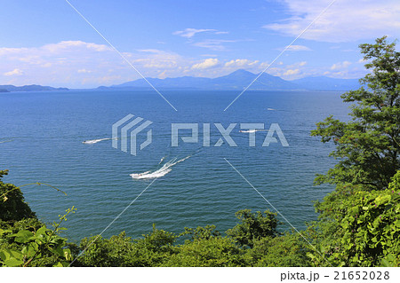 夏の猪苗代湖と磐梯山 21652028