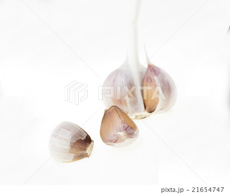 cloves of garlic cloves of garlic 21654747