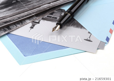 Vintage airmail envelope and fountain pen 21659301