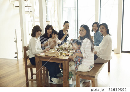 ママ友のパーティー ママ友のパーティー 21659392