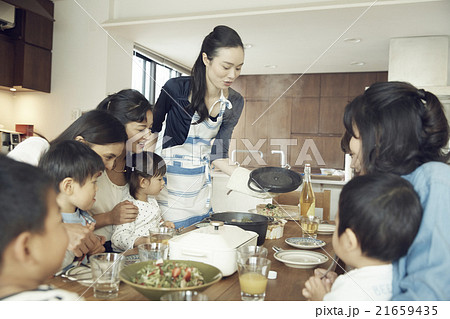 ママ友のパーティー 21659435