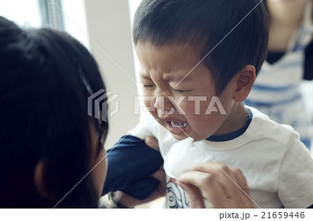 泣く男の子 21659446