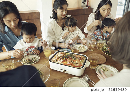 ママ友のパーティー 21659489