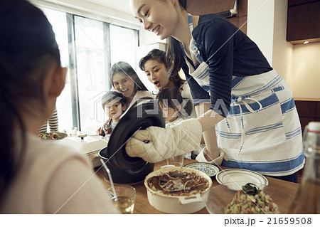 ママ友のパーティー 21659508