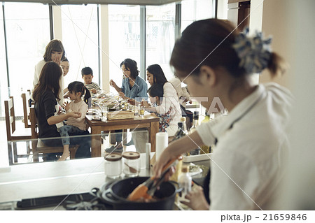 ママ友のパーティー 21659846