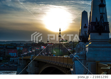 Margit or Margaret Bridge in Budapest, Hungary. 21661290