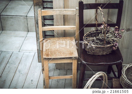 木の椅子 21661505