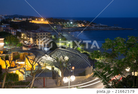 Ruin of Roman amphitheater at Tarragona in night 21662579