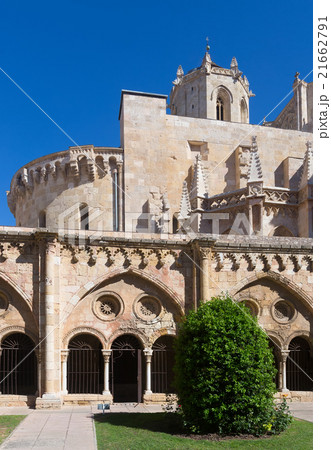 Tarragona Cathedral from gothic cloister Tarragona Cathedral from gothic cloister 21662791