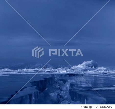 Large cracks on surface of the ice. 21666285