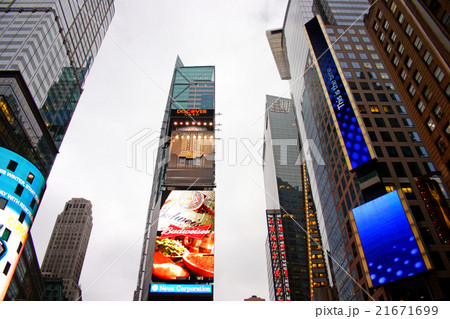 Times Square, Manhattan, New York.. 21671699