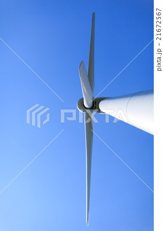 風力発電　青空と風車 21672567
