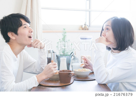 朝食中に思いつく 21676379