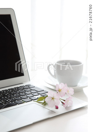 桜と本とコーヒー 21678760