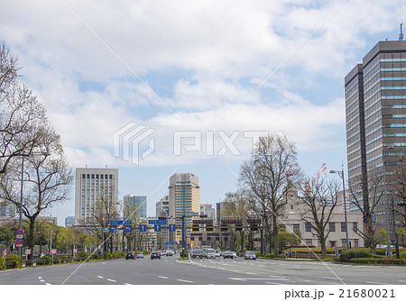 桜田通りと内堀通りの交わる桜田門交差点(東京都千代田区) 桜田通りと内堀通りの交わる桜田門交差点(東京都千代田区) 21680021