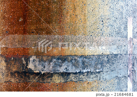 錆で汚れたコンクリート電柱 背景素材の写真素材