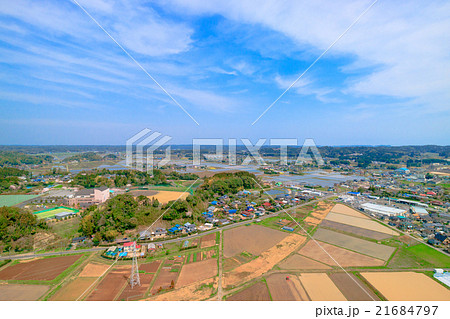 いすみ市の田植えの準備が進む春の水田風景と里山を空撮 いすみ市の田植えの準備が進む春の水田風景と里山を空撮 21684797