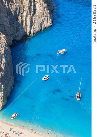 Navagio beach with boats on Zakynthos, Greece 21688521
