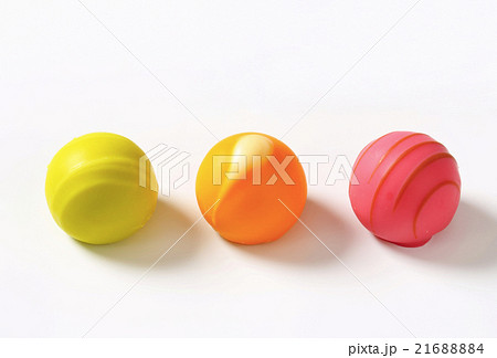 Fruit flavored pralines 21688884
