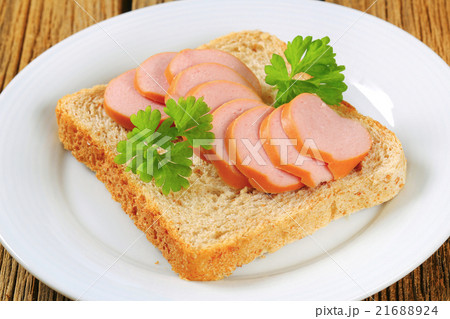 Whole wheat bread with sliced sausage Whole wheat bread with sliced sausage 21688924