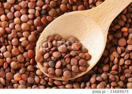 Whole red lentils 21689075