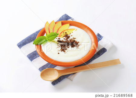 Semolina or rice pudding with apple and chocolate 21689568