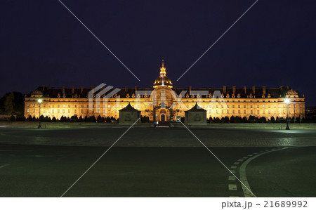 Les Invalides at night - Paris, France Les Invalides at night - Paris, France 21689992