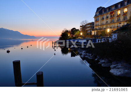 Lake Geneva at dusk 21691065