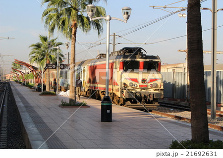 モロッコ鉄道　マラケシュ駅の列車　　モロッコ 21692631