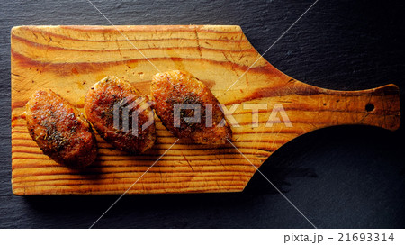 Fried pork cutlets 21693314