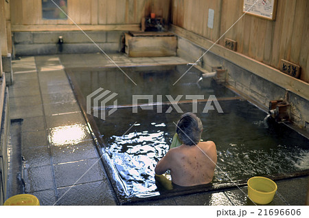 野沢温泉のシンボル「大湯」1 21696606