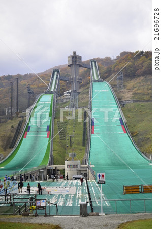 長野県「白馬ジャンプ競技場」を見上げる 21696728