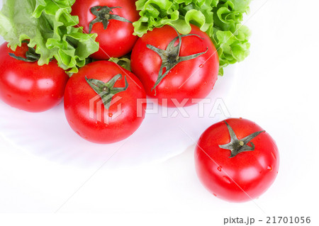 Tomatoes and salad leaf on plate Tomatoes and salad leaf on plate 21701056