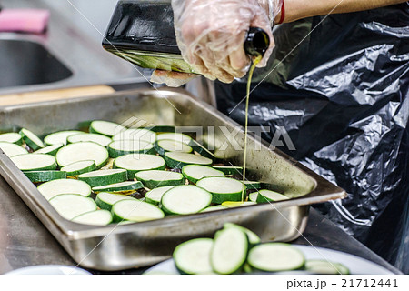 chef making moussaka chef making moussaka 21712441