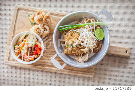 fried noodles Thai style with papaya salad fried noodles Thai style with papaya salad 21717239