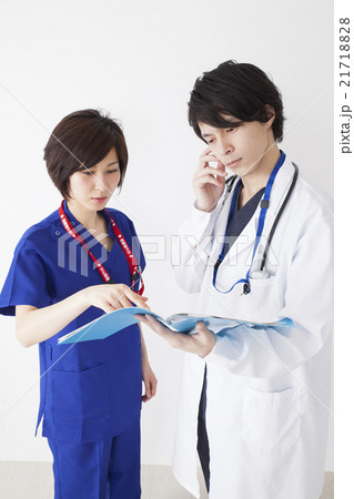 スクラブを着た医師 21718828