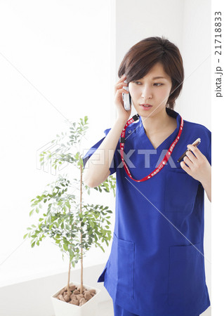 スクラブを着た医師 21718833