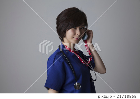 スクラブを着た医師_グレーバック 21718868