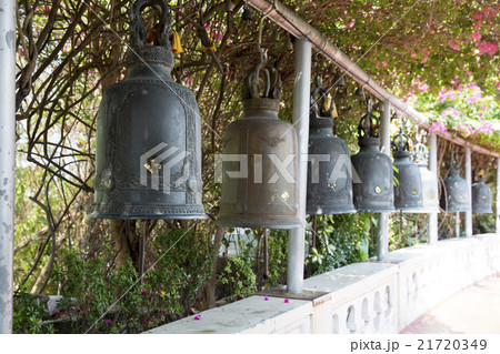 バンコクのワット・サケットの黄金の丘プーカオ・トーンの鐘 バンコクのワット・サケットの黄金の丘プーカオ・トーンの鐘 21720349